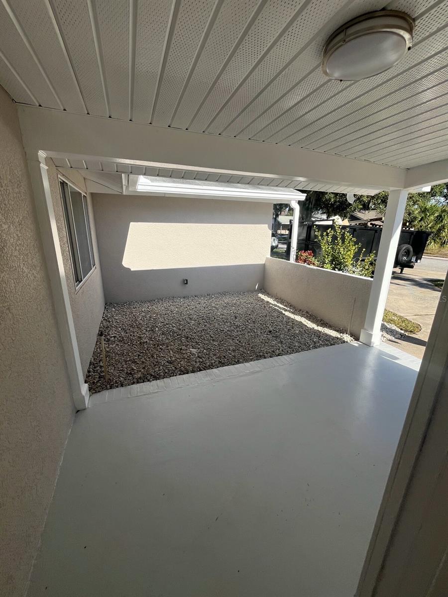 Listing photo id 7 for 3631 Grayton Drive