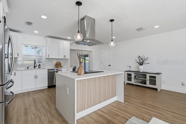 Image 13 of 44 For 3527 28th Avenue S