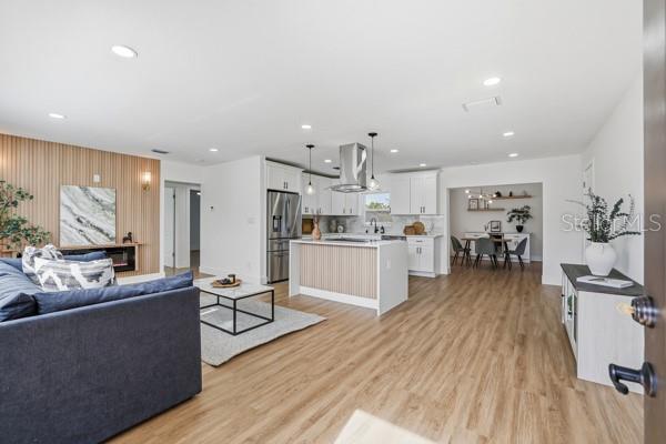 Image 4 of 44 For 3527 28th Avenue S