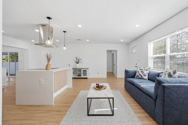 Image 5 of 44 For 3527 28th Avenue S