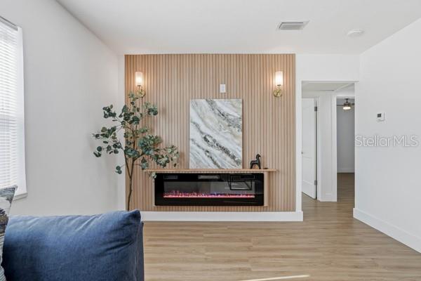 Image 8 of 44 For 3527 28th Avenue S