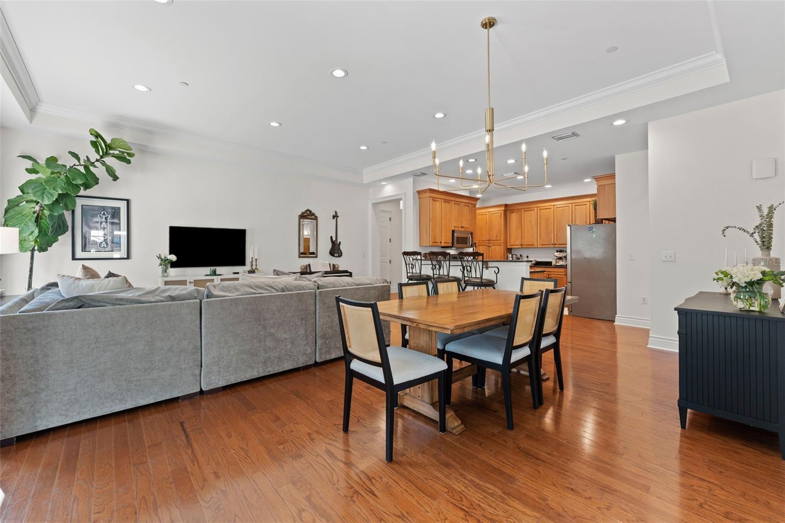 Listing photo id 10 for 610 Rome Avenue 203