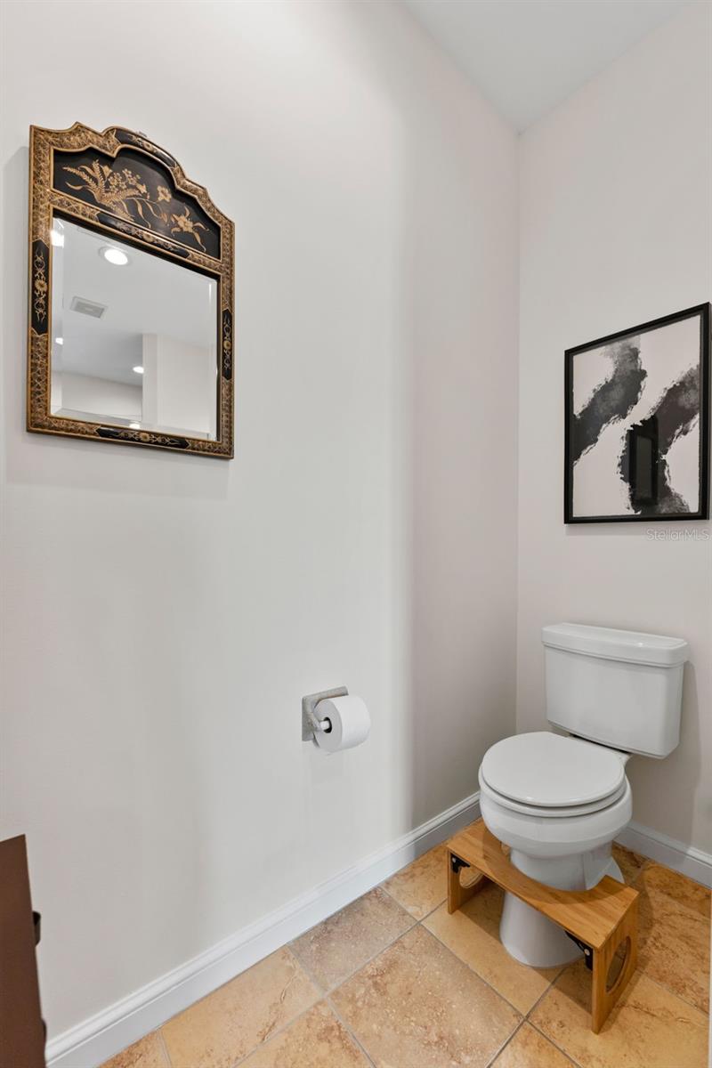 Listing photo id 15 for 610 Rome Avenue 203