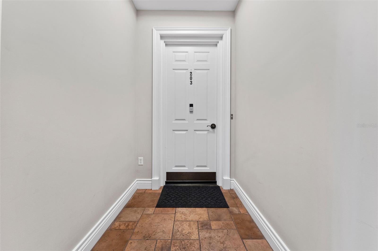 Listing photo id 0 for 610 Rome Avenue 203