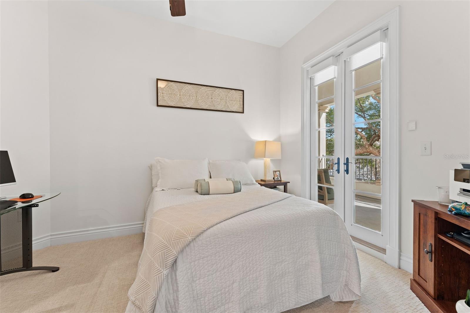 Listing photo id 19 for 610 Rome Avenue 203