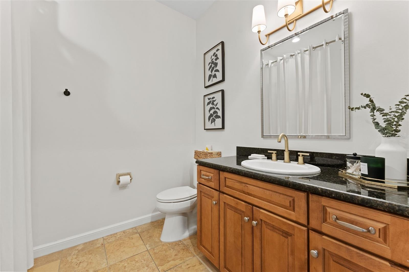 Listing photo id 21 for 610 Rome Avenue 203