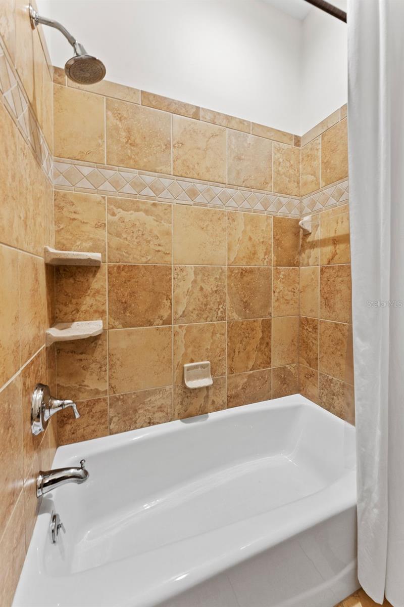 Listing photo id 22 for 610 Rome Avenue 203