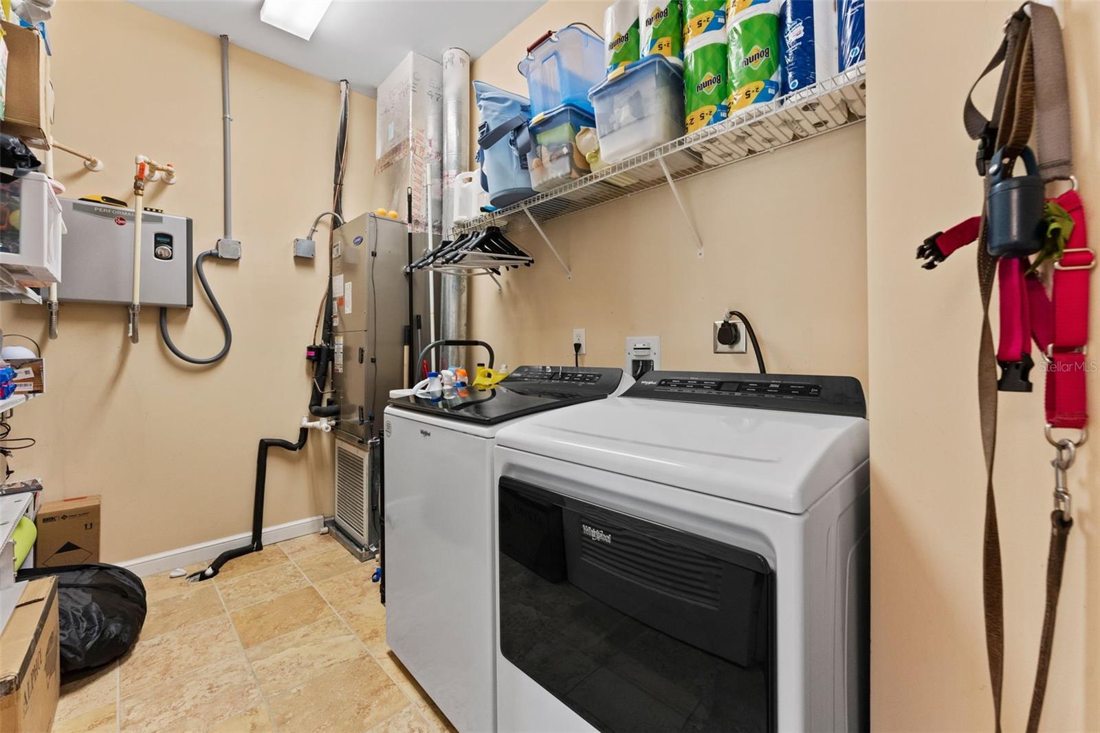 Listing photo id 30 for 610 Rome Avenue 203