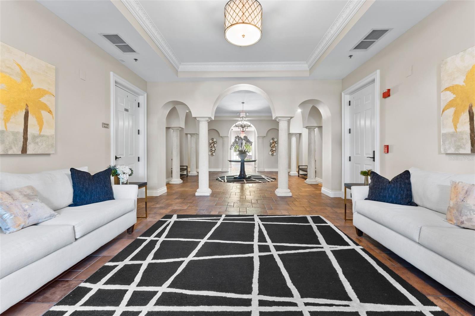 Listing photo id 31 for 610 Rome Avenue 203