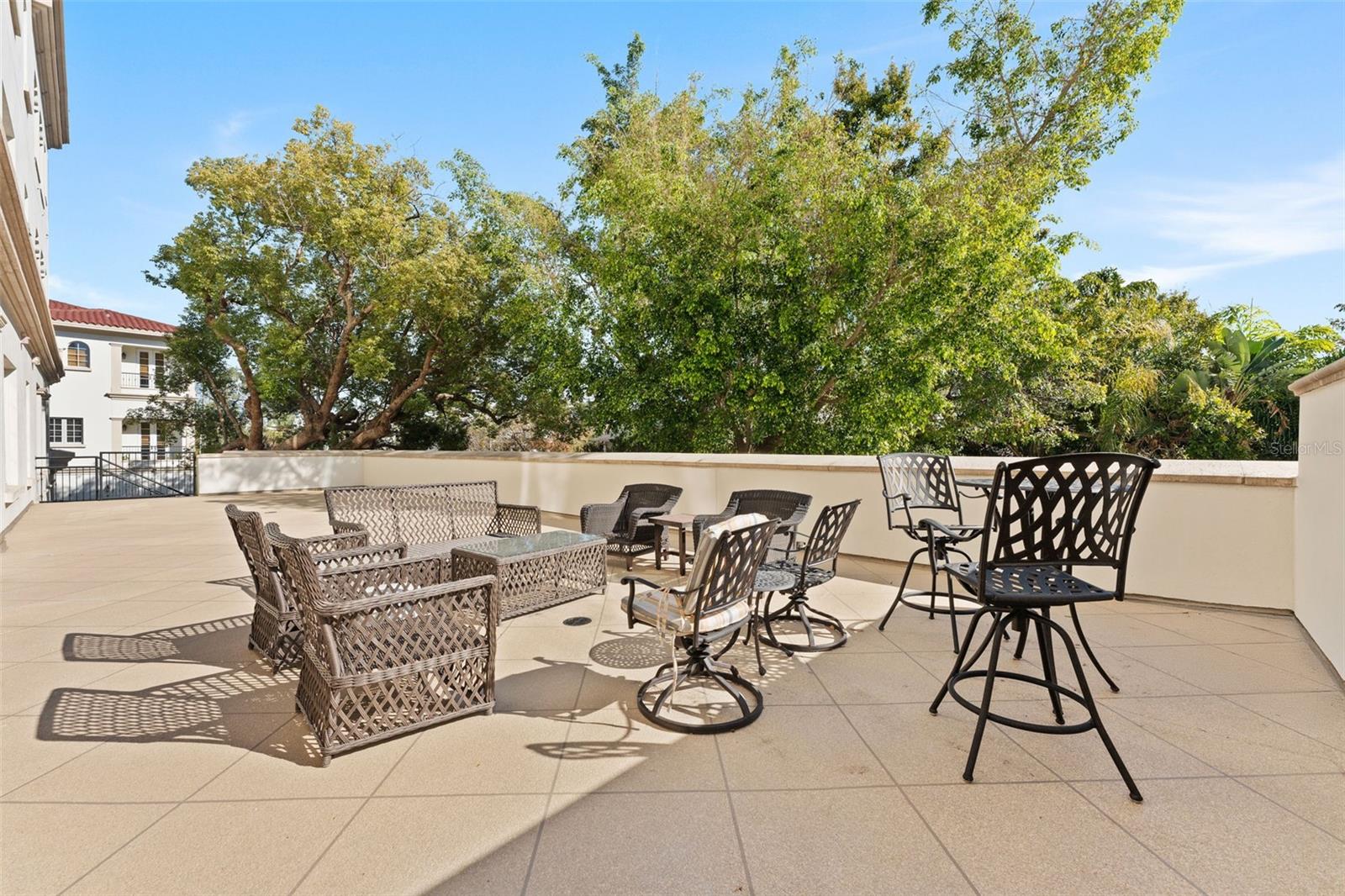 Listing photo id 34 for 610 Rome Avenue 203