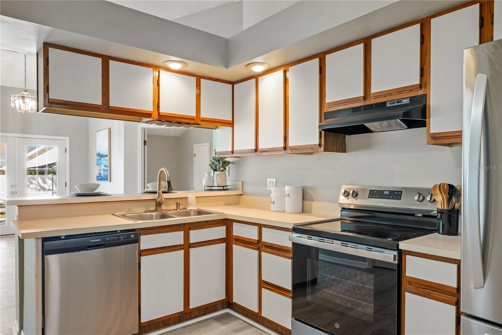 Image 15 of 53 For 11304 Maybrook Avenue