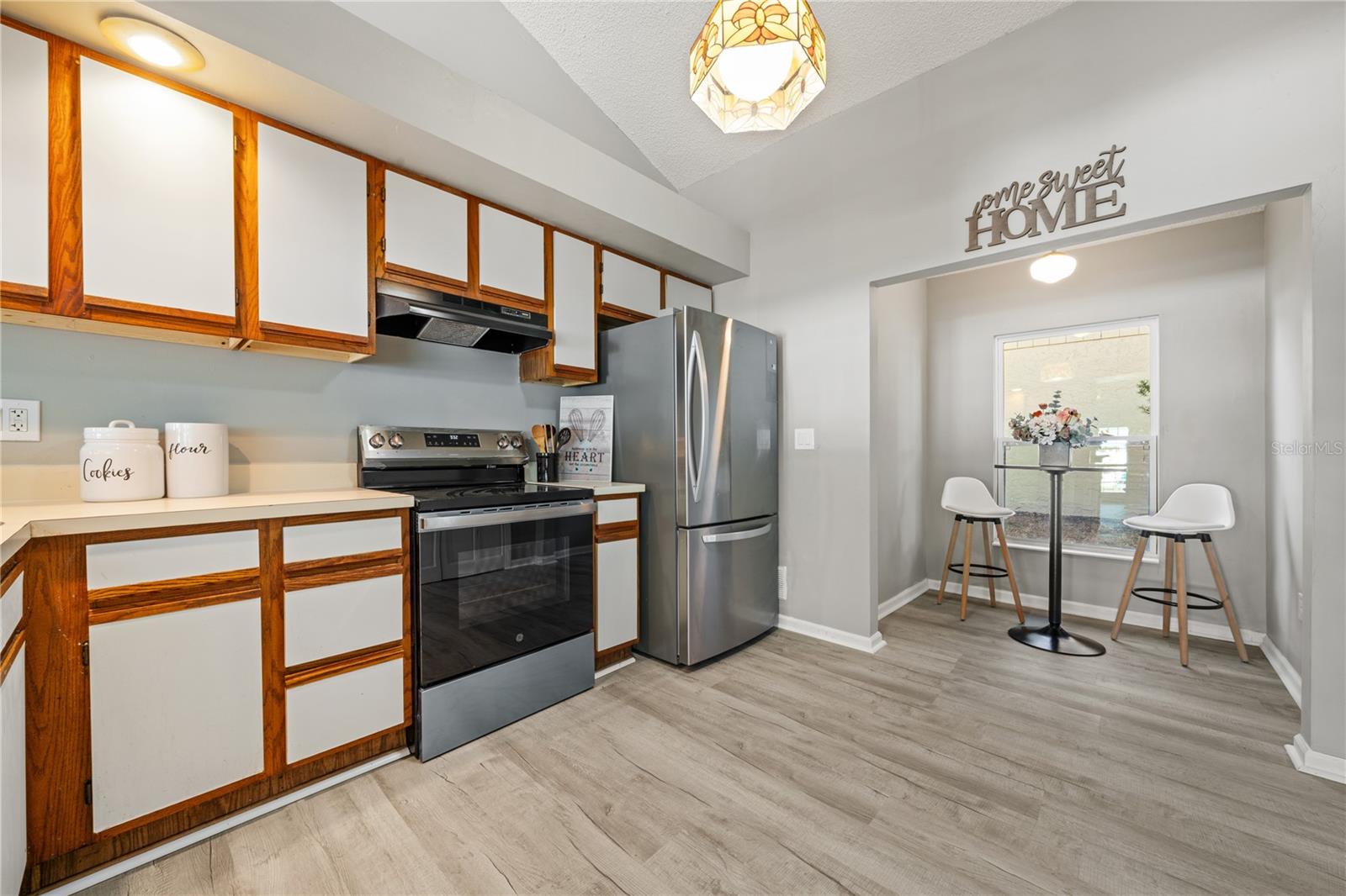 Image 17 of 53 For 11304 Maybrook Avenue