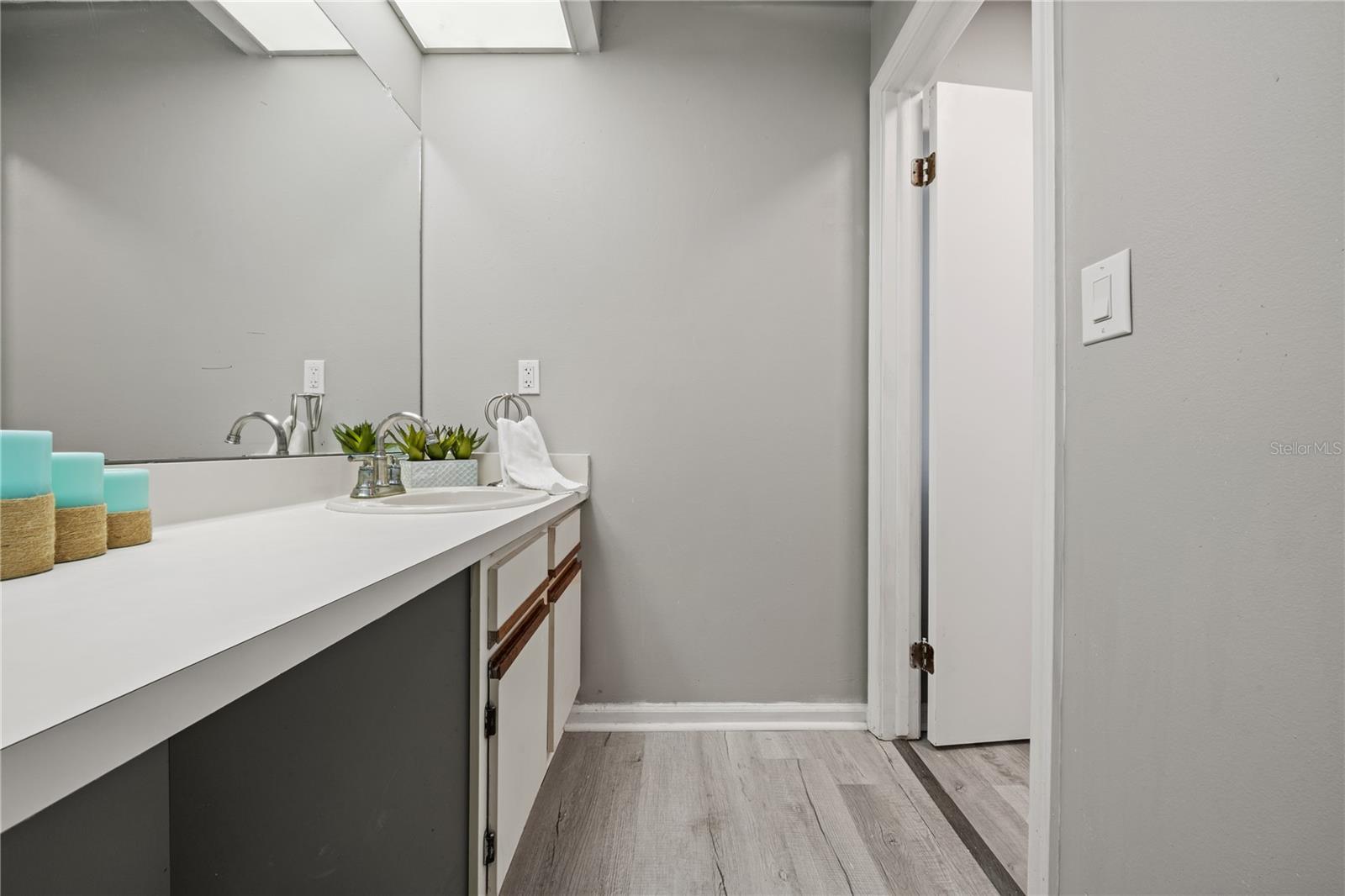 Image 22 of 53 For 11304 Maybrook Avenue