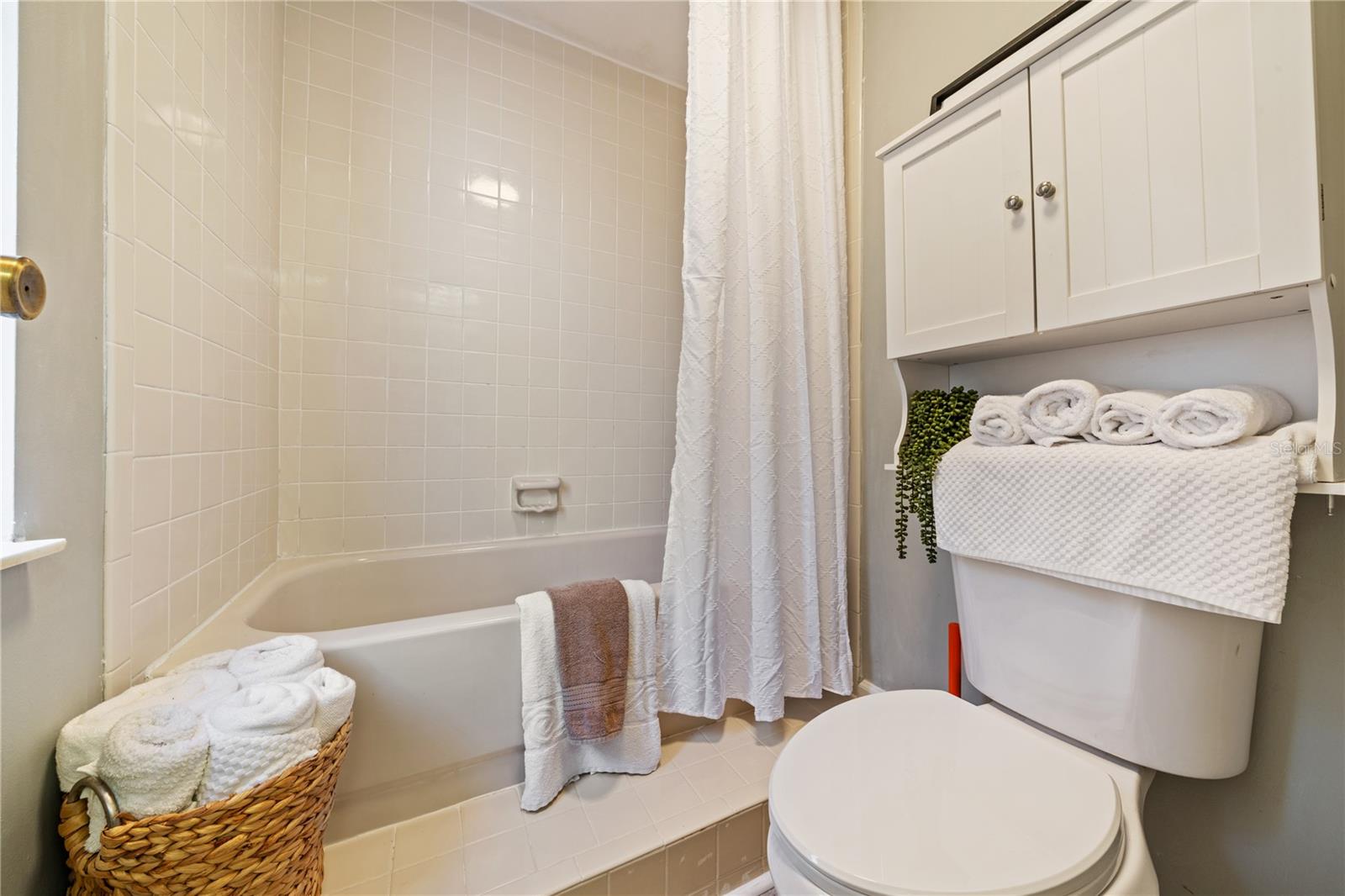 Image 24 of 53 For 11304 Maybrook Avenue