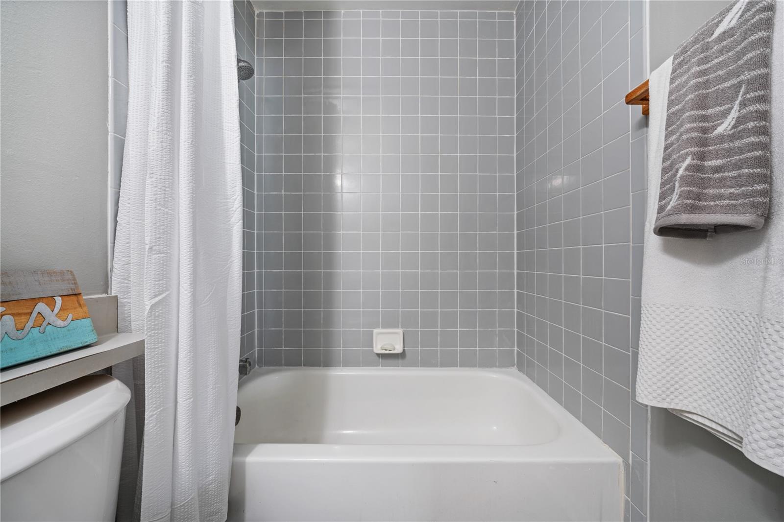 Image 31 of 53 For 11304 Maybrook Avenue