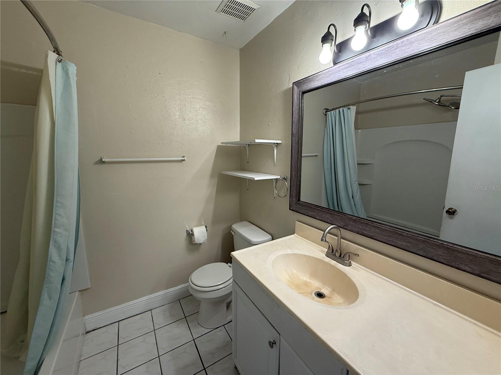 Image 21 of 30 For 8221 Malvern Circle