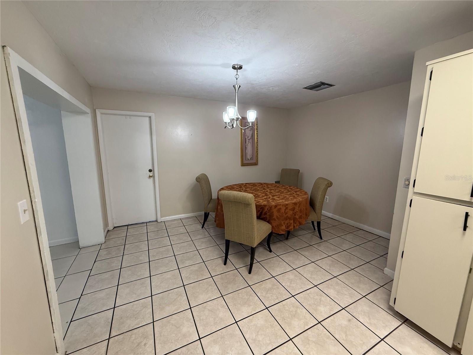 Image 8 of 30 For 8221 Malvern Circle