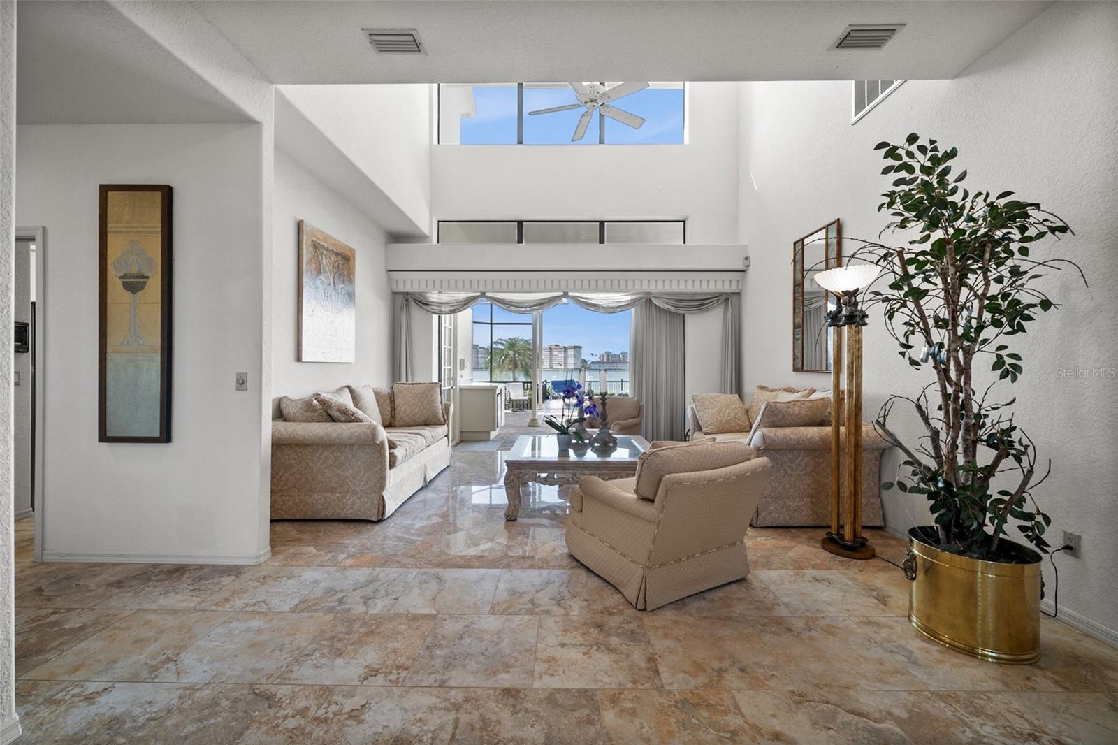 Listing photo id 10 for 5287 61st Avenue S