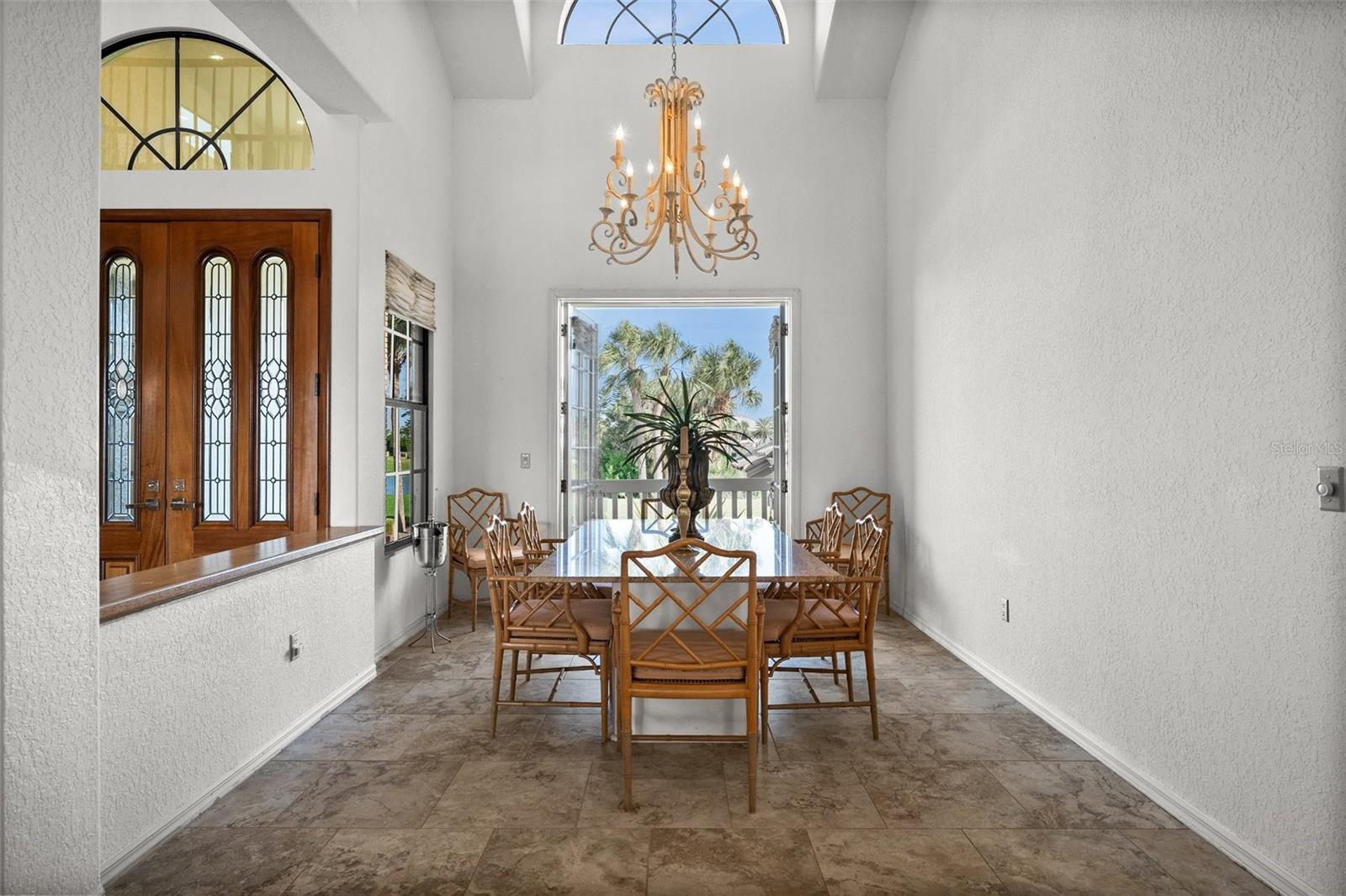 Listing photo id 11 for 5287 61st Avenue S