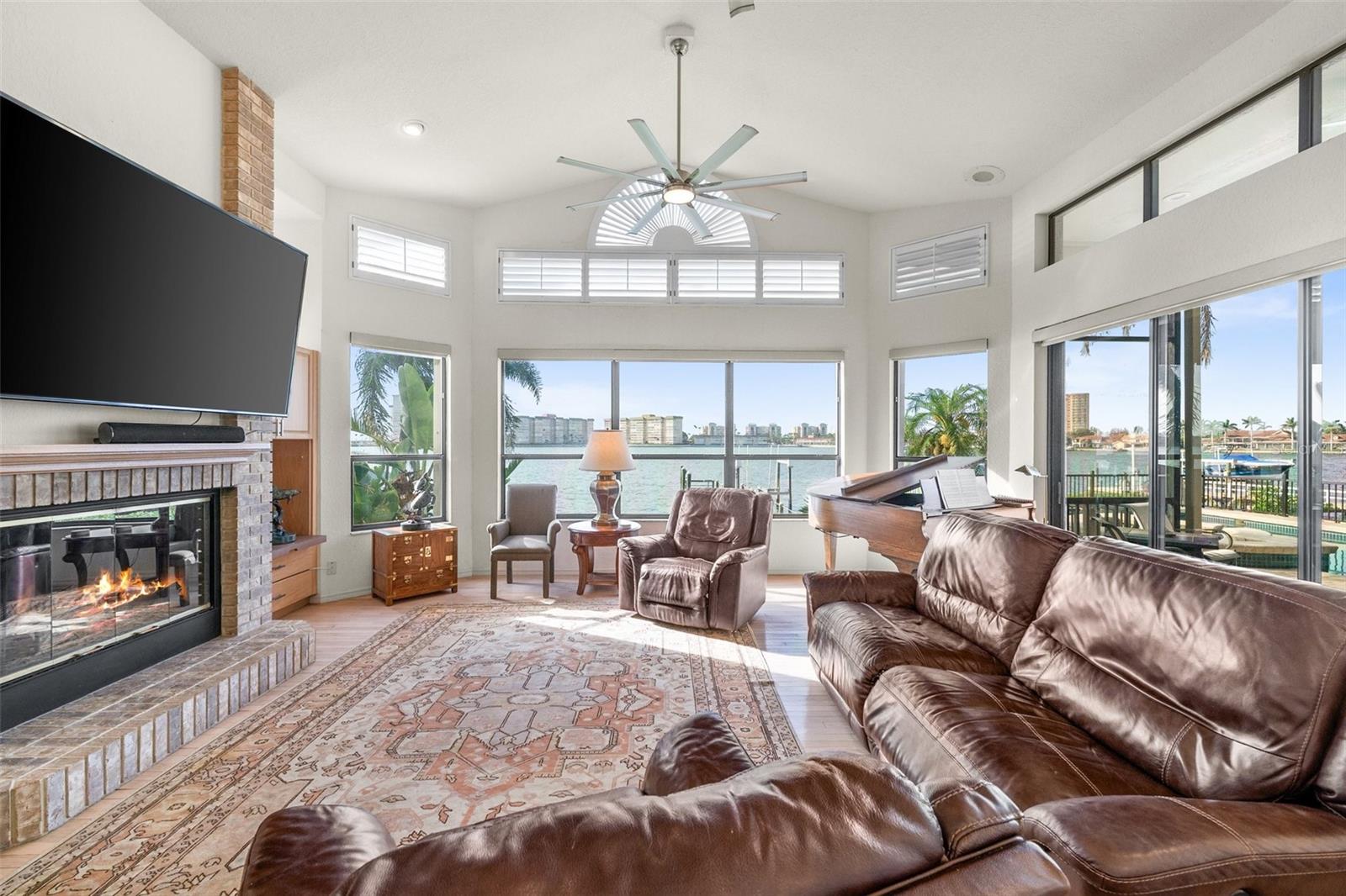 Listing photo id 15 for 5287 61st Avenue S