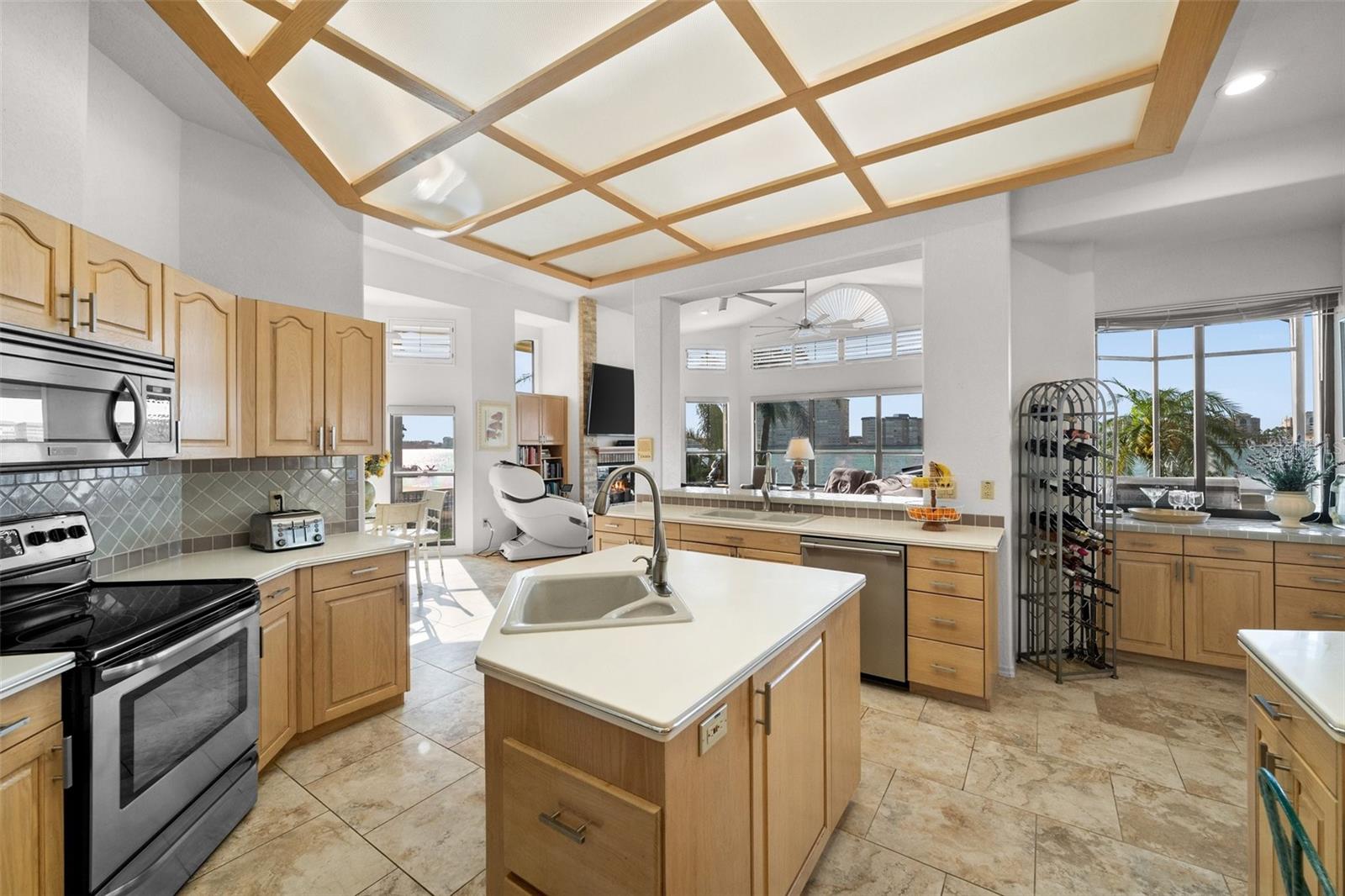 Listing photo id 19 for 5287 61st Avenue S