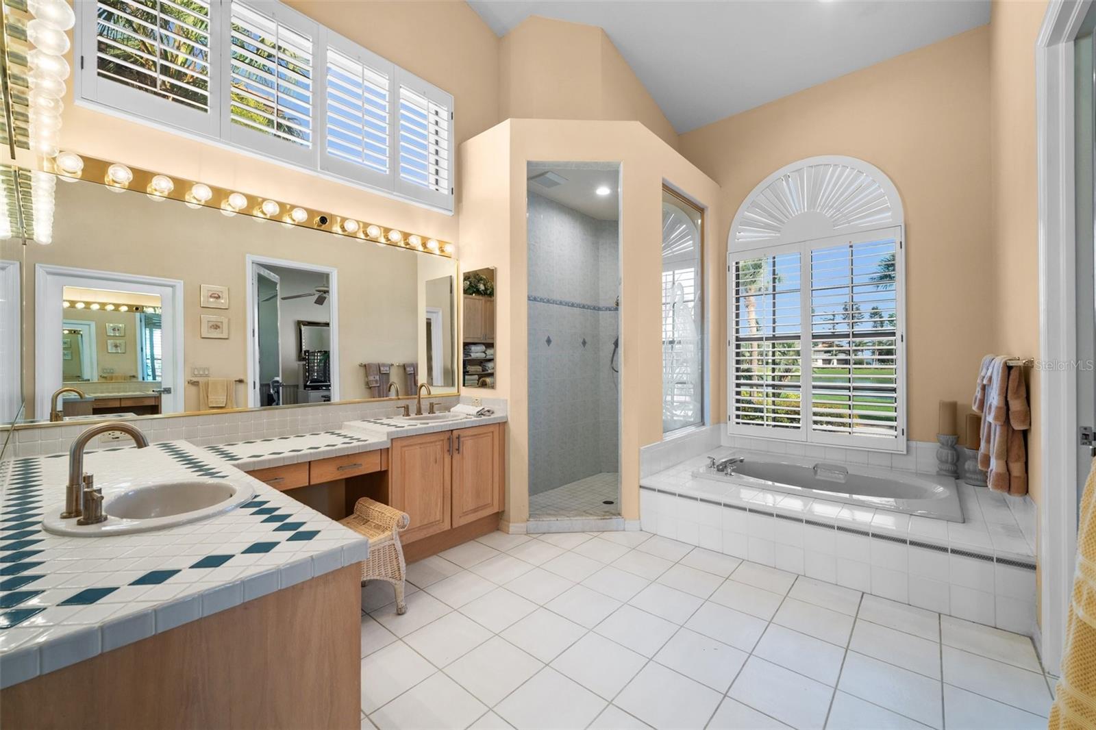 Listing photo id 30 for 5287 61st Avenue S