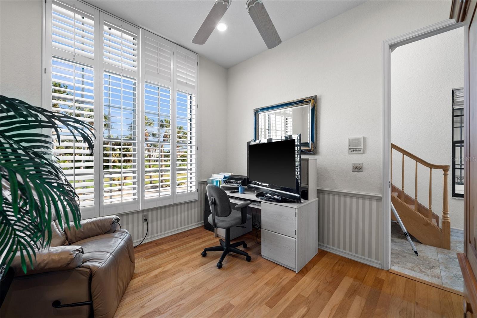 Listing photo id 31 for 5287 61st Avenue S