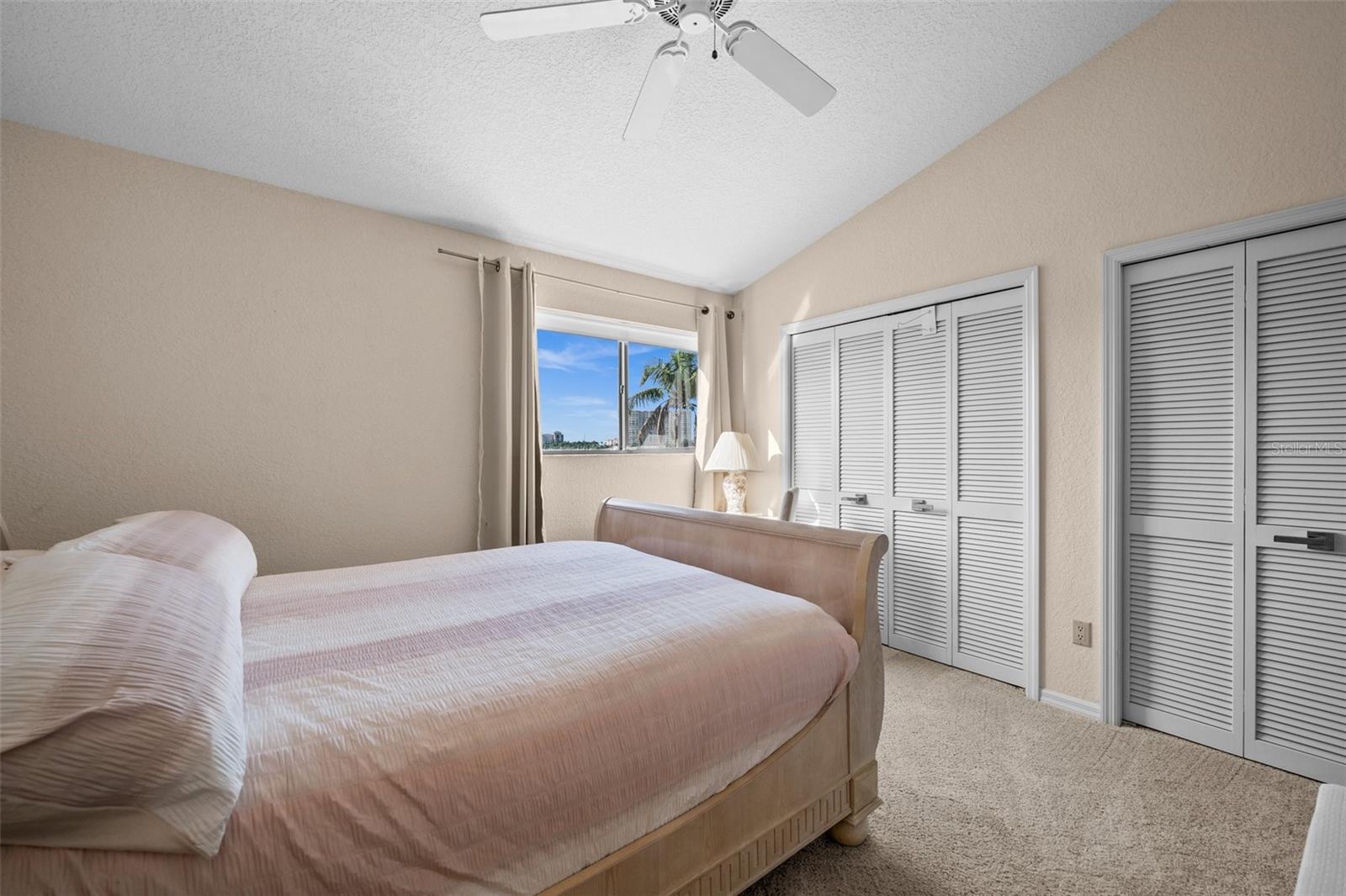 Listing photo id 37 for 5287 61st Avenue S