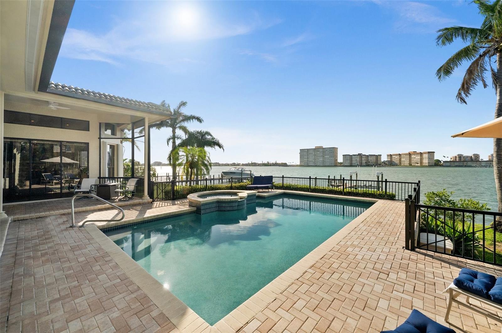 Listing photo id 40 for 5287 61st Avenue S