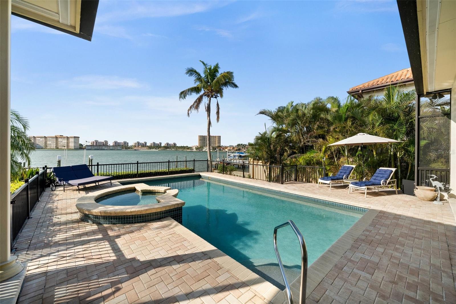 Listing photo id 41 for 5287 61st Avenue S