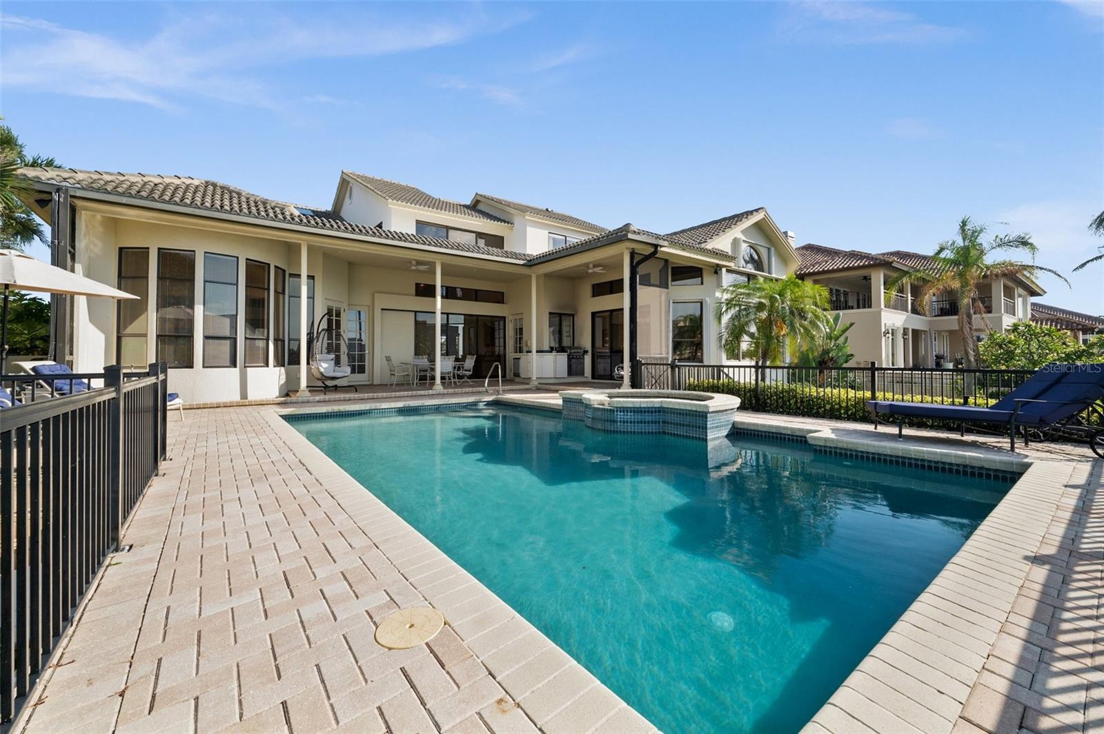 Listing photo id 42 for 5287 61st Avenue S