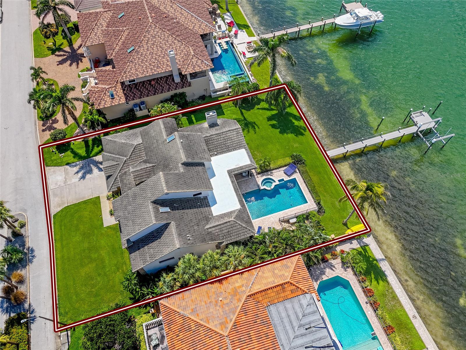 Listing photo id 83 for 5287 61st Avenue S