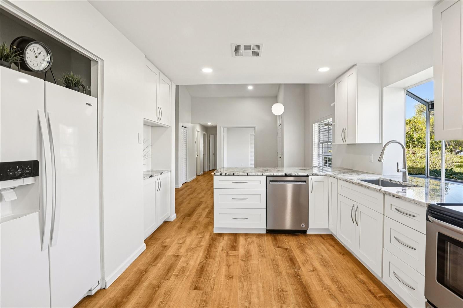 Image 15 of 30 For 23 Penzance Court