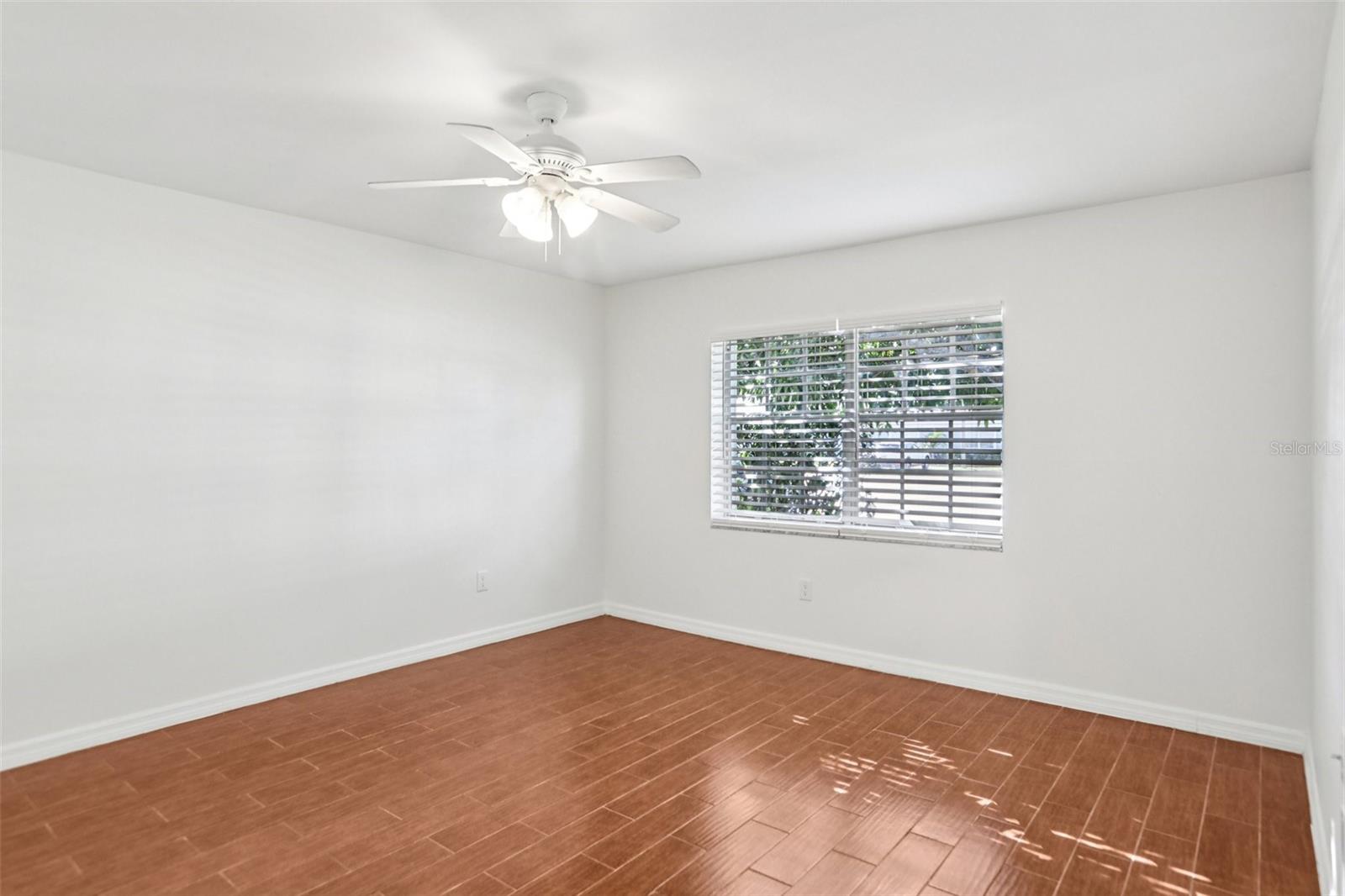 Image 19 of 30 For 23 Penzance Court