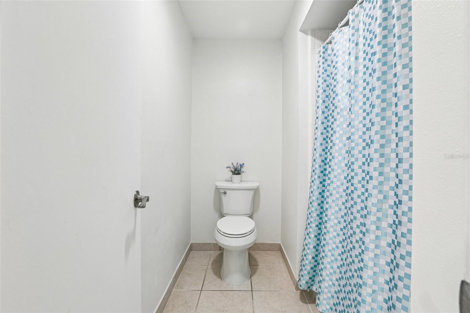 Image 22 of 30 For 23 Penzance Court