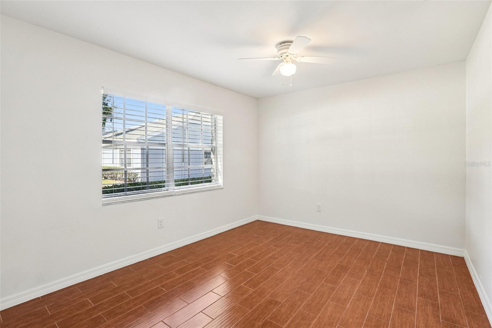 Image 23 of 30 For 23 Penzance Court