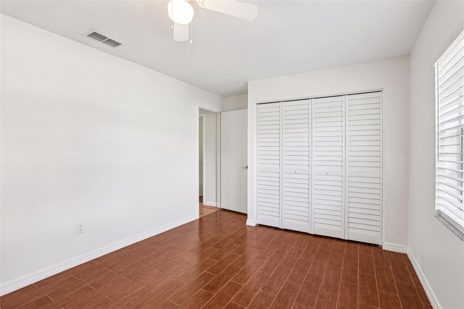 Image 24 of 30 For 23 Penzance Court