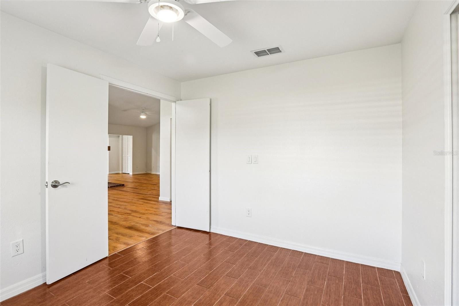 Image 26 of 30 For 23 Penzance Court