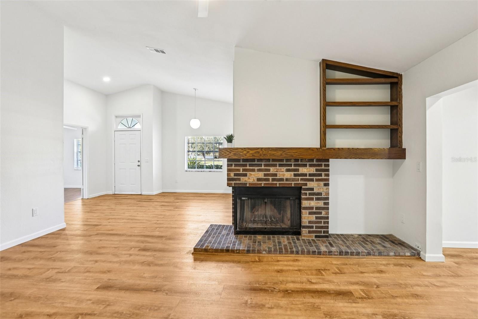 Image 6 of 30 For 23 Penzance Court