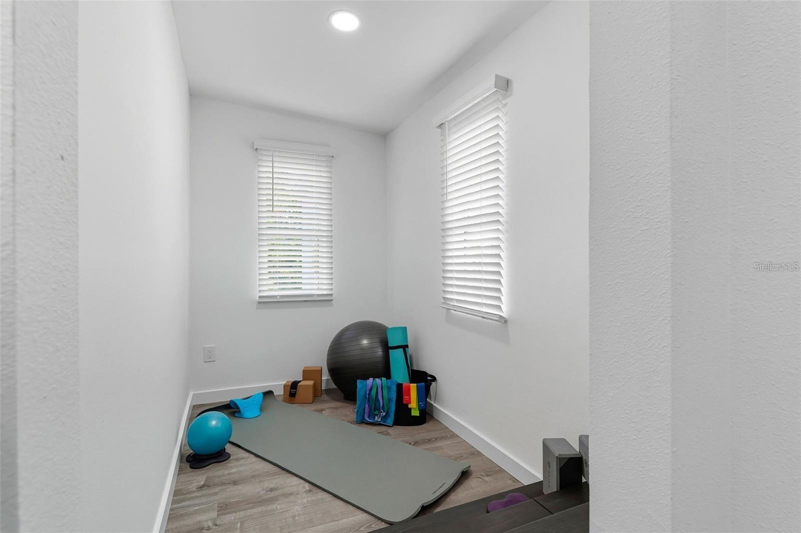 Image 16 of 35 For 6470 64th Avenue N