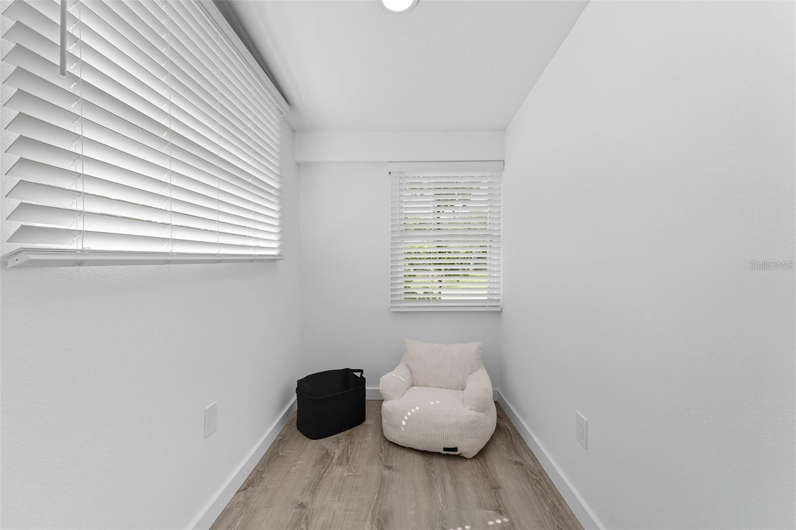 Image 21 of 35 For 6470 64th Avenue N