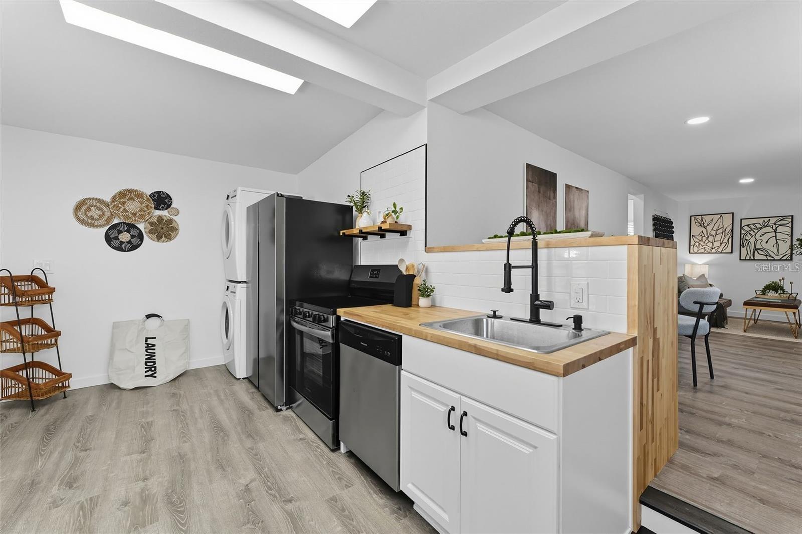 Image 9 of 35 For 6470 64th Avenue N