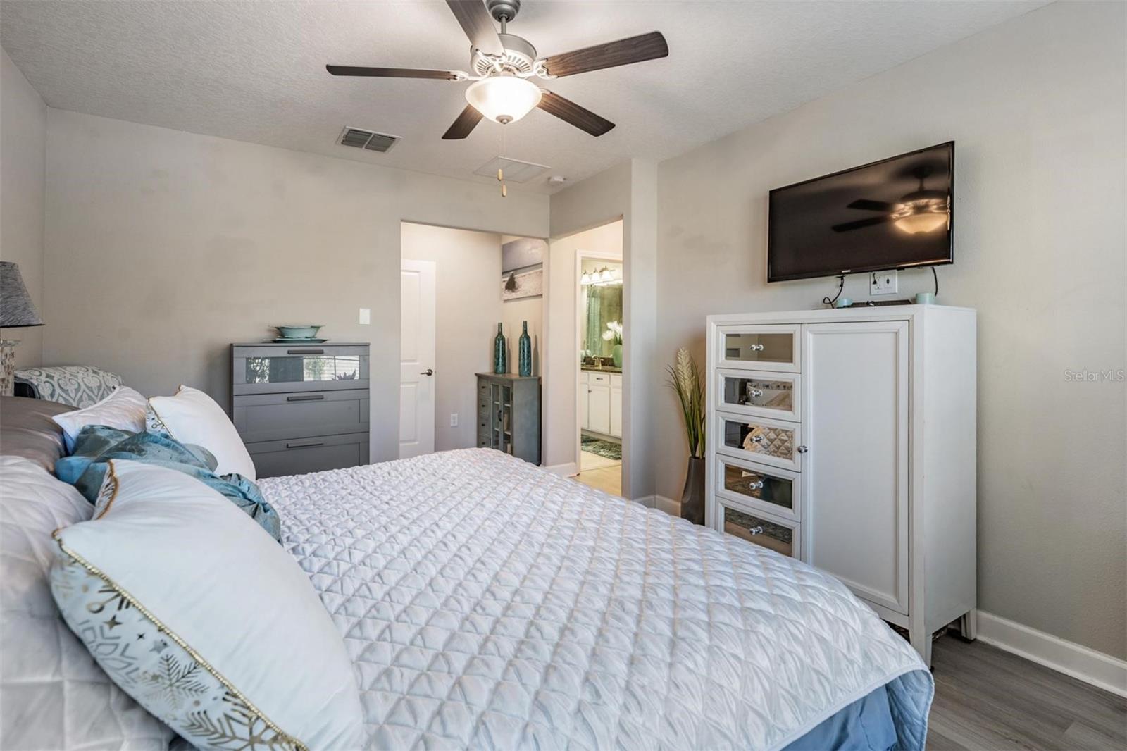 Image 16 of 99 For 10397 Echo Dock Loop