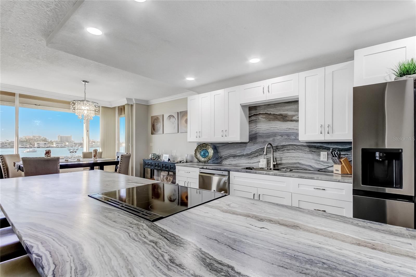 Image 10 of 61 For 644 Island Way 101