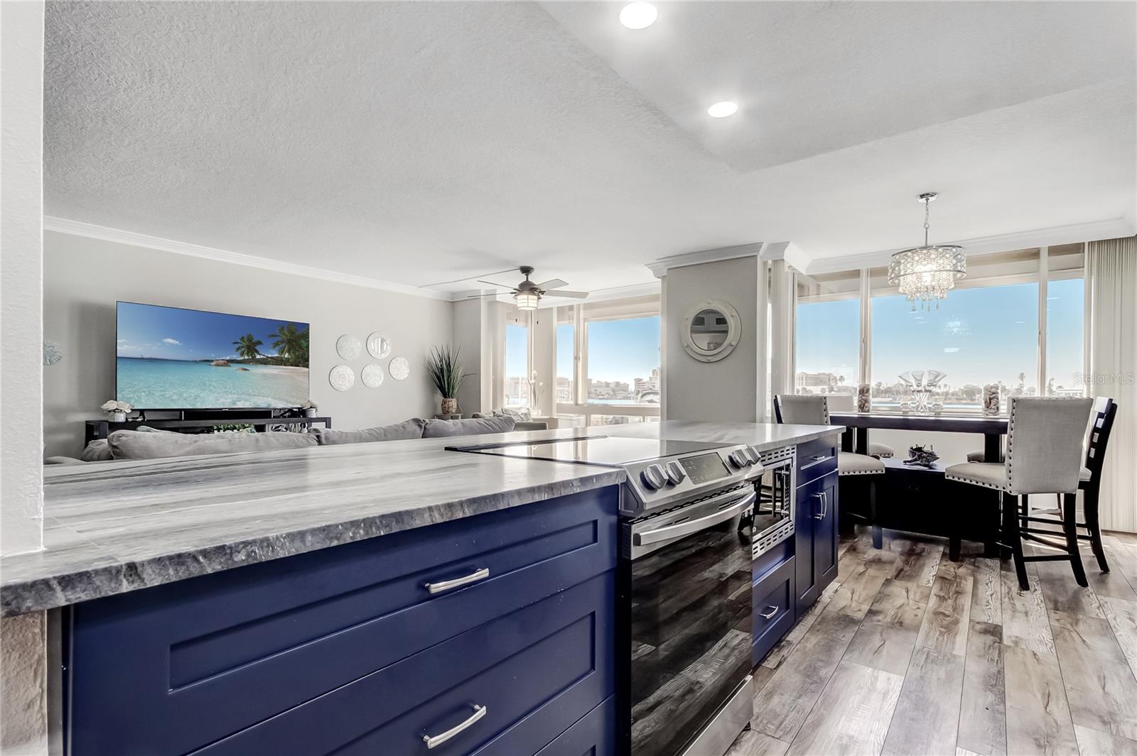 Image 14 of 61 For 644 Island Way 101