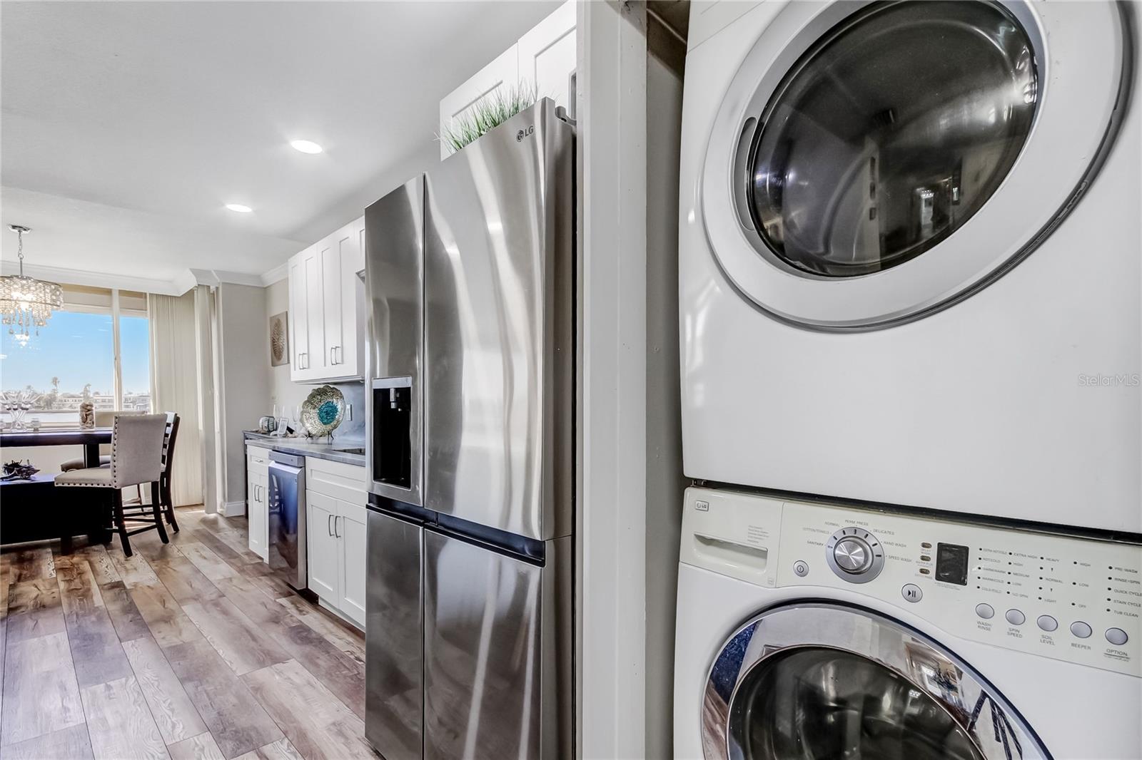 Image 19 of 61 For 644 Island Way 101