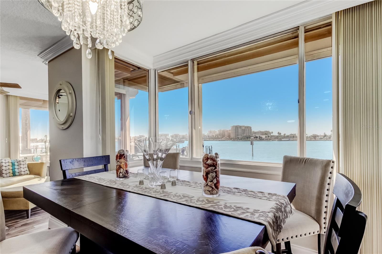 Image 23 of 61 For 644 Island Way 101