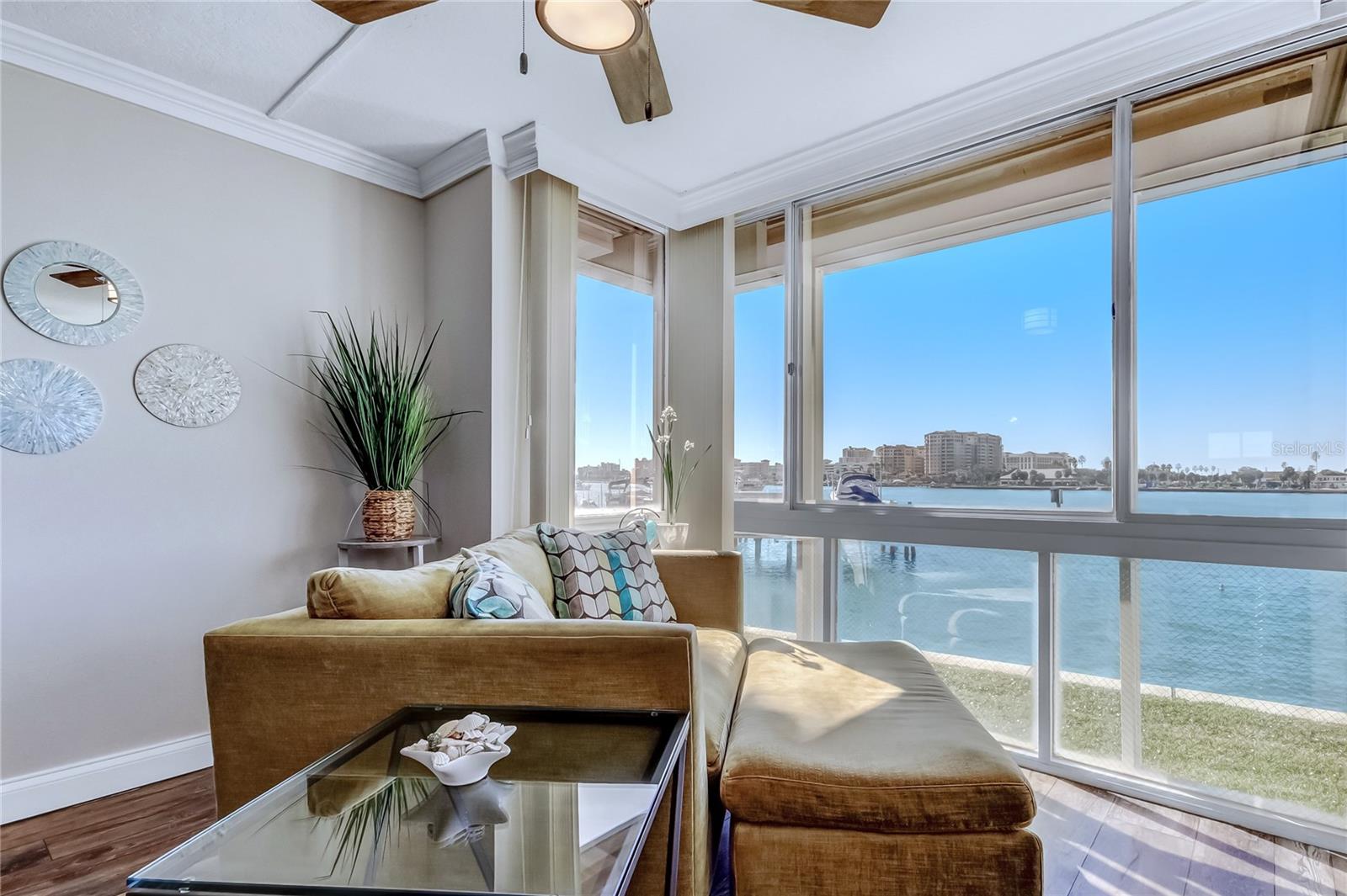 Image 28 of 61 For 644 Island Way 101