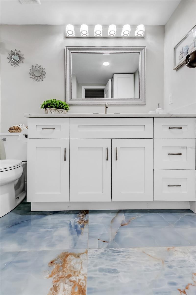 Image 31 of 61 For 644 Island Way 101