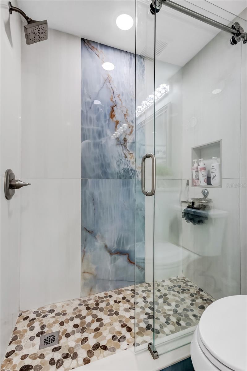 Image 35 of 61 For 644 Island Way 101